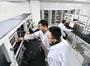 Caracterizacion de sensitivitat de cables de fibras opticals a vibracions acoustic